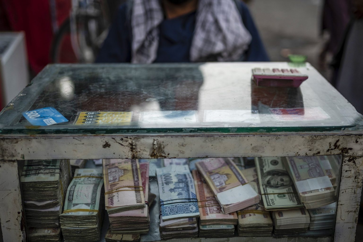 وضع محدودیت برای ورود و خروج ارز از افغانستان